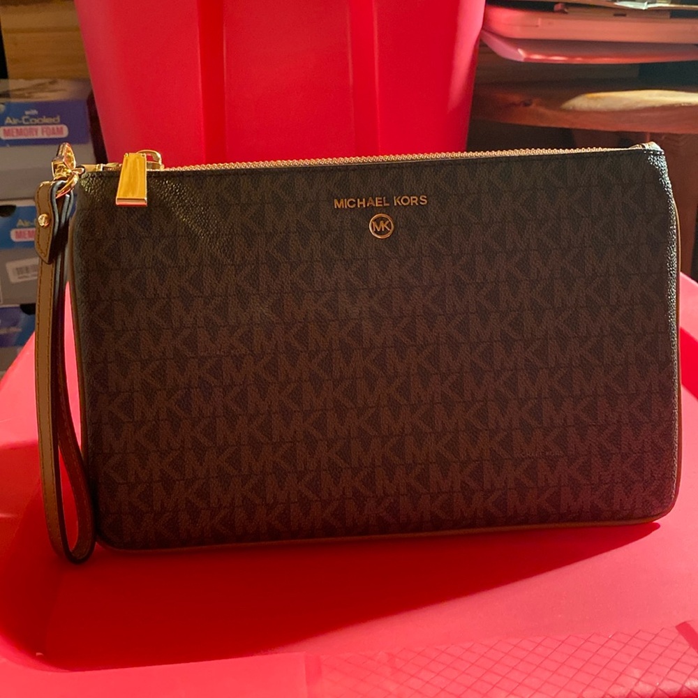 Michael Kors Jet Set Clutch Bag